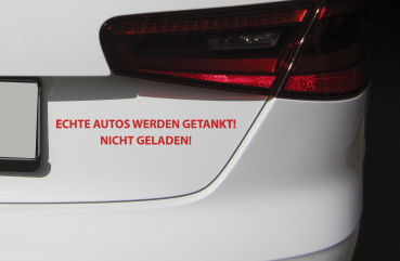 Aufkleber Echte Autos werden getankt nicht geladen